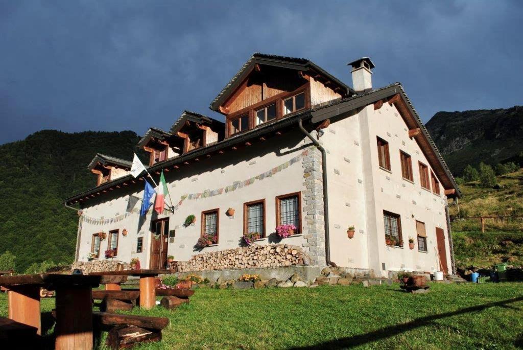 Hostel Rifugio Parpinasca Trontano Zewnętrze zdjęcie